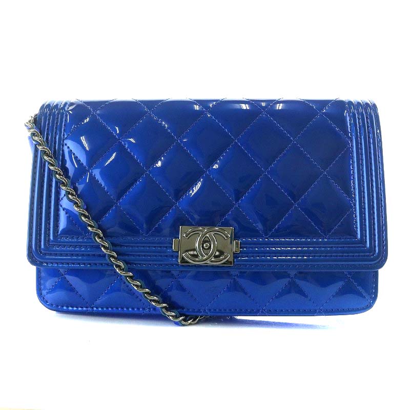シャネル ボーイシャネル マトラッセ エナメル ココマーク チェーンウォレット バッグ 19番台
